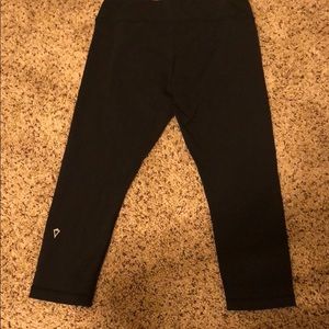 Cropped Black Ivivva Leggings